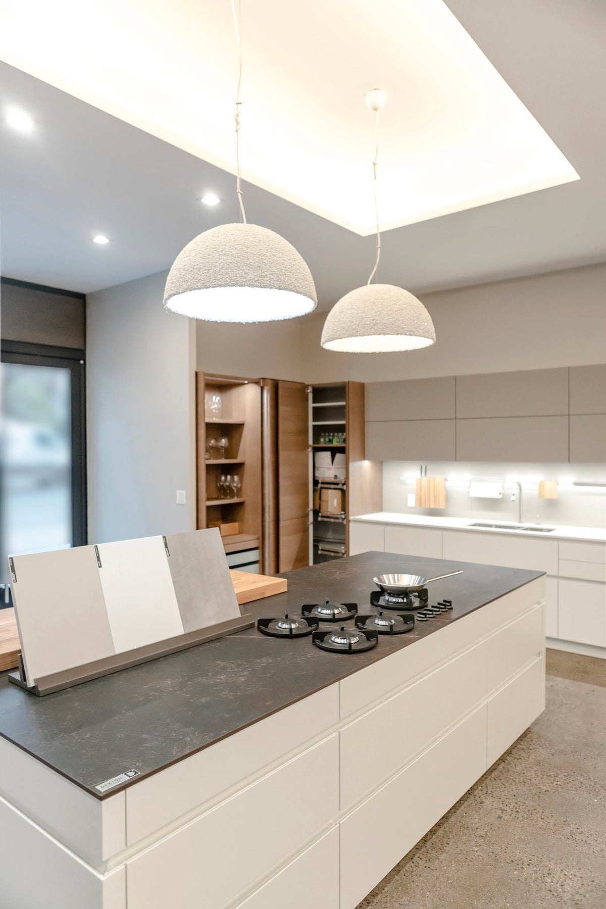Mammalampa The Duchess – white pendants in a Marie Burgos Design interior, Manhattan