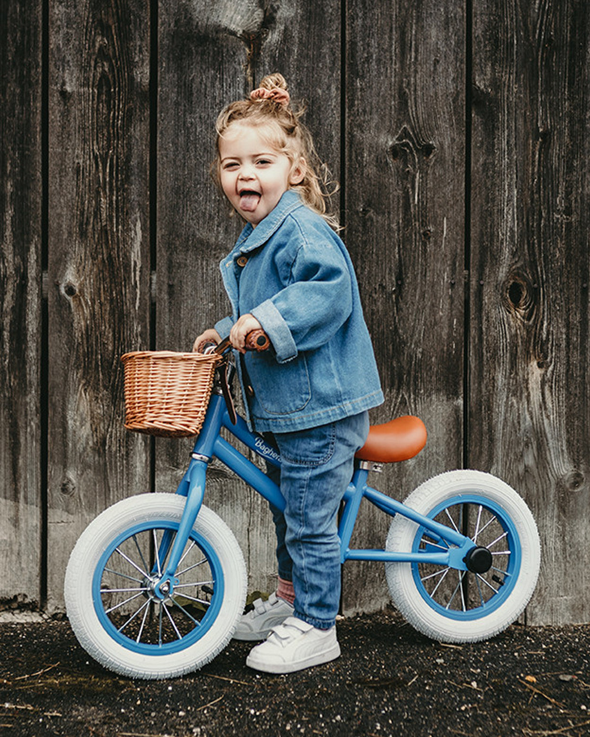 Baghera retro balance bike in blue – view 2