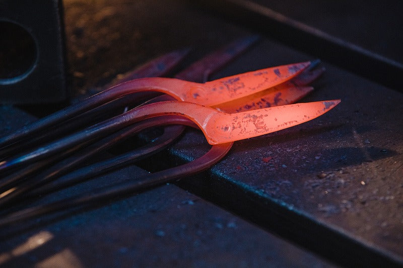 Hand-forging at the Toyama Hamono workshop, maker of the T527 (photo 9)
