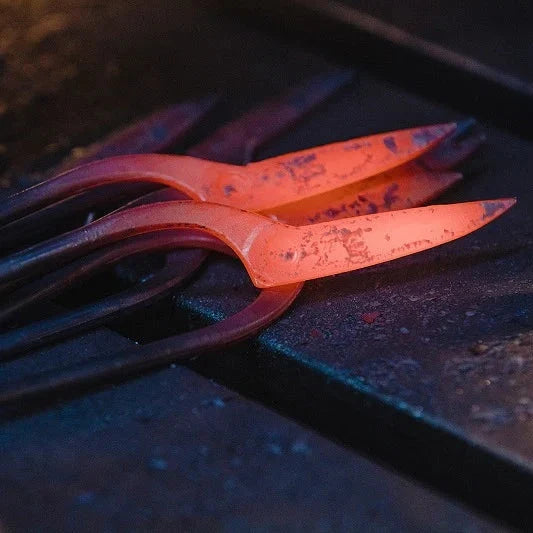 Hand-forging at the Toyama Hamono workshop, maker of the T101 (photo 10)
