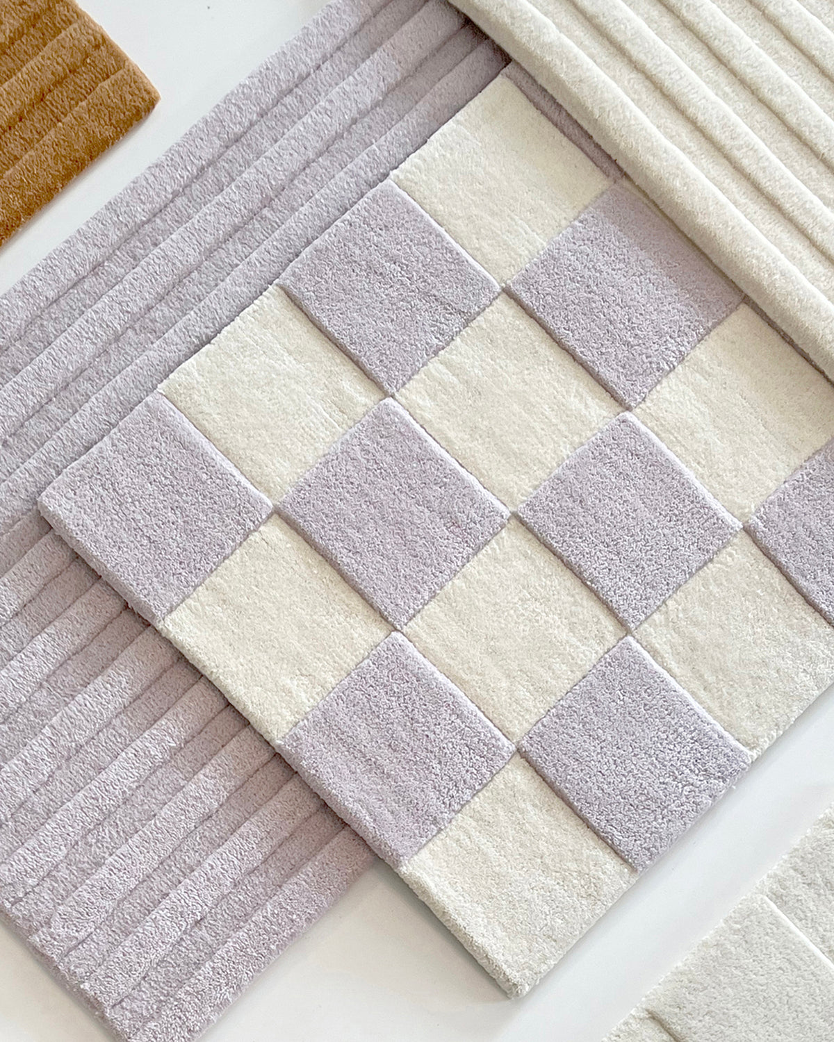 Maison Deux Checkerboard Rug in Lilac/White – detail 3