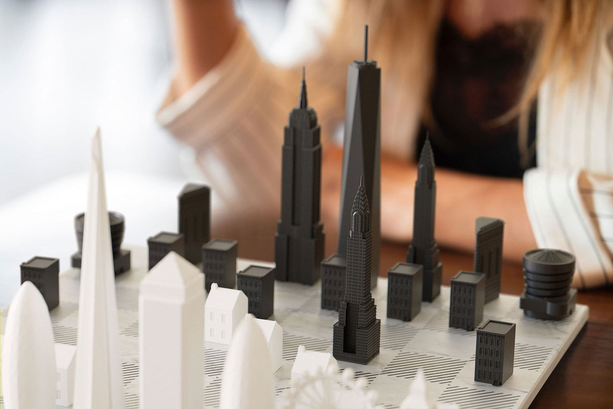 Skyline Chess London vs New York Edition acrylic chess set with marble hatch board – photo 7
