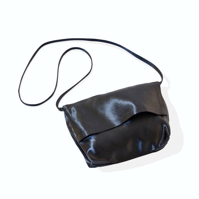Mate Mono Shiny Fold Bag in Black – flat shoulder bag, photo 2