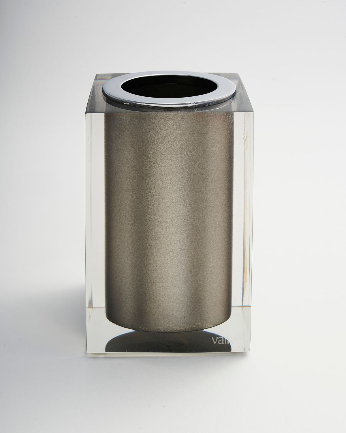 Vallvé Gloss Platinum toothbrush holder in clear resin and platinum – photo 4