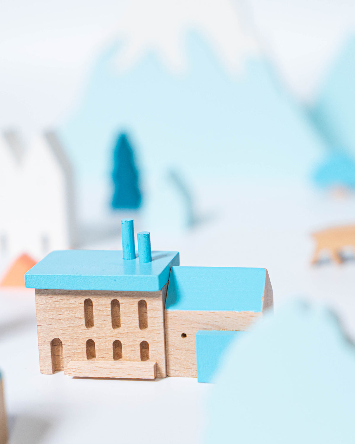 Eguchi Toys Landscape Blocks Medium – blue-roof house and trees in a snowy scene
