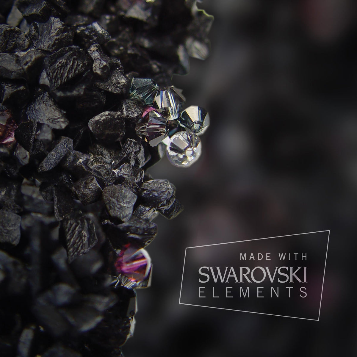 Mammalampa The Duchess – close-up of the marble chips and Swarovski crystals