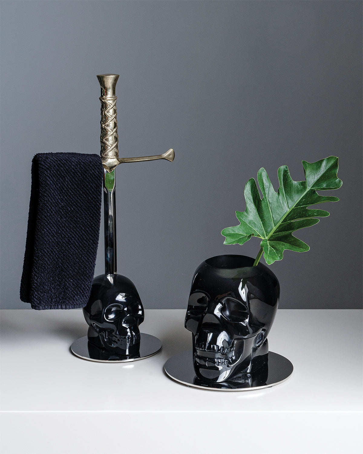 Vallvé Cranium Vintage vase in Smoke resin – photo 1