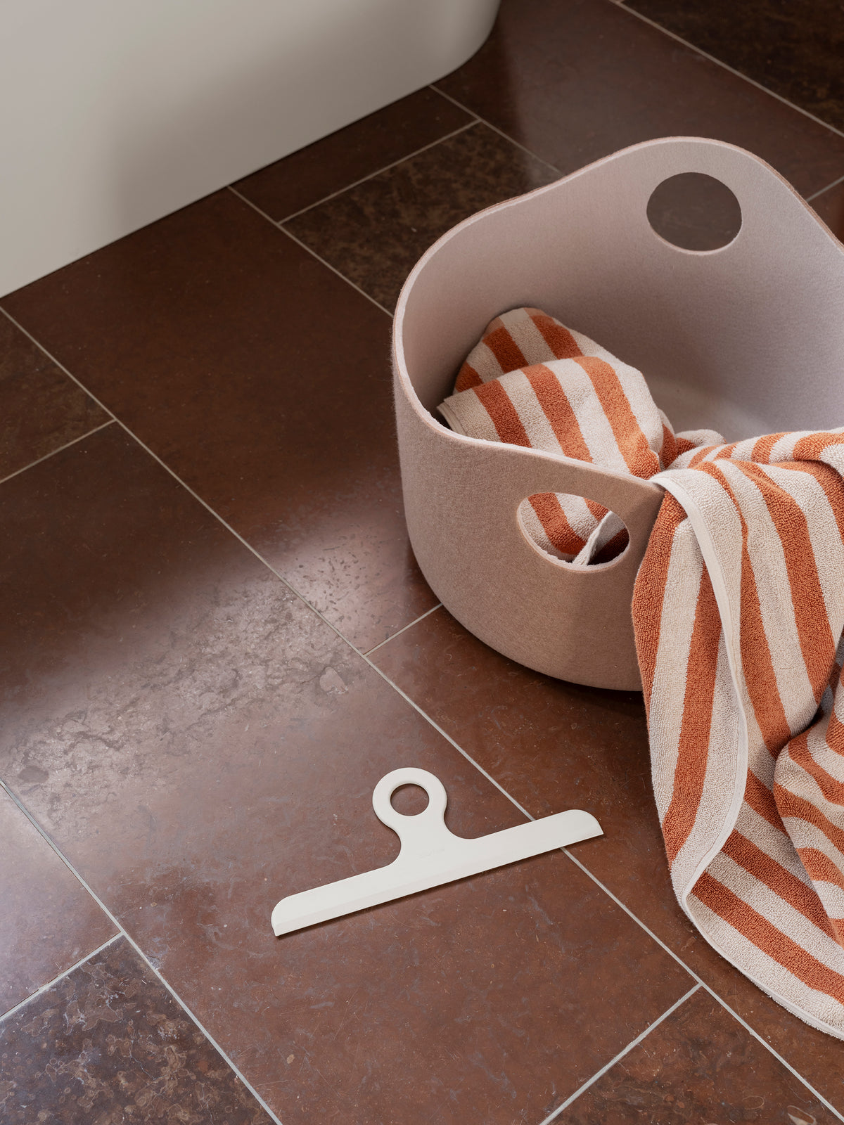 blomus KAPI Silicone Shower Squeegee with Suction Hook – KAPI shower squeegee styled with blomus ARTO