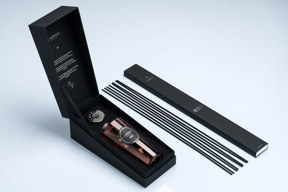 Urban Senses deluxe reed diffuser 500 ml by Ladenac Milano, silver-grey bottle in its open luxury box with rattan reeds