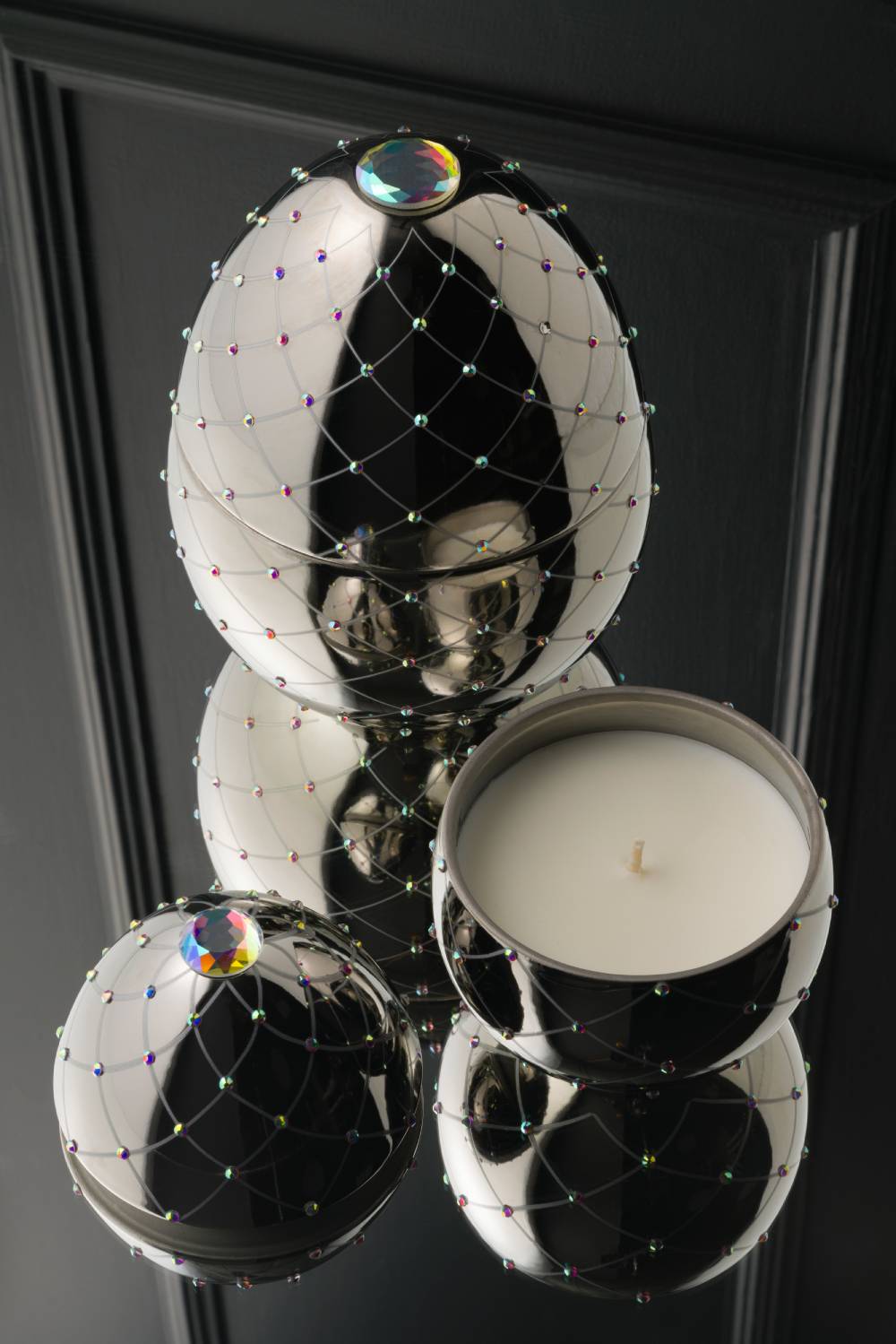 Bois de Russie 450 g ceramic egg candle by Ladenac Milano, Silver egg styled on a dark surface