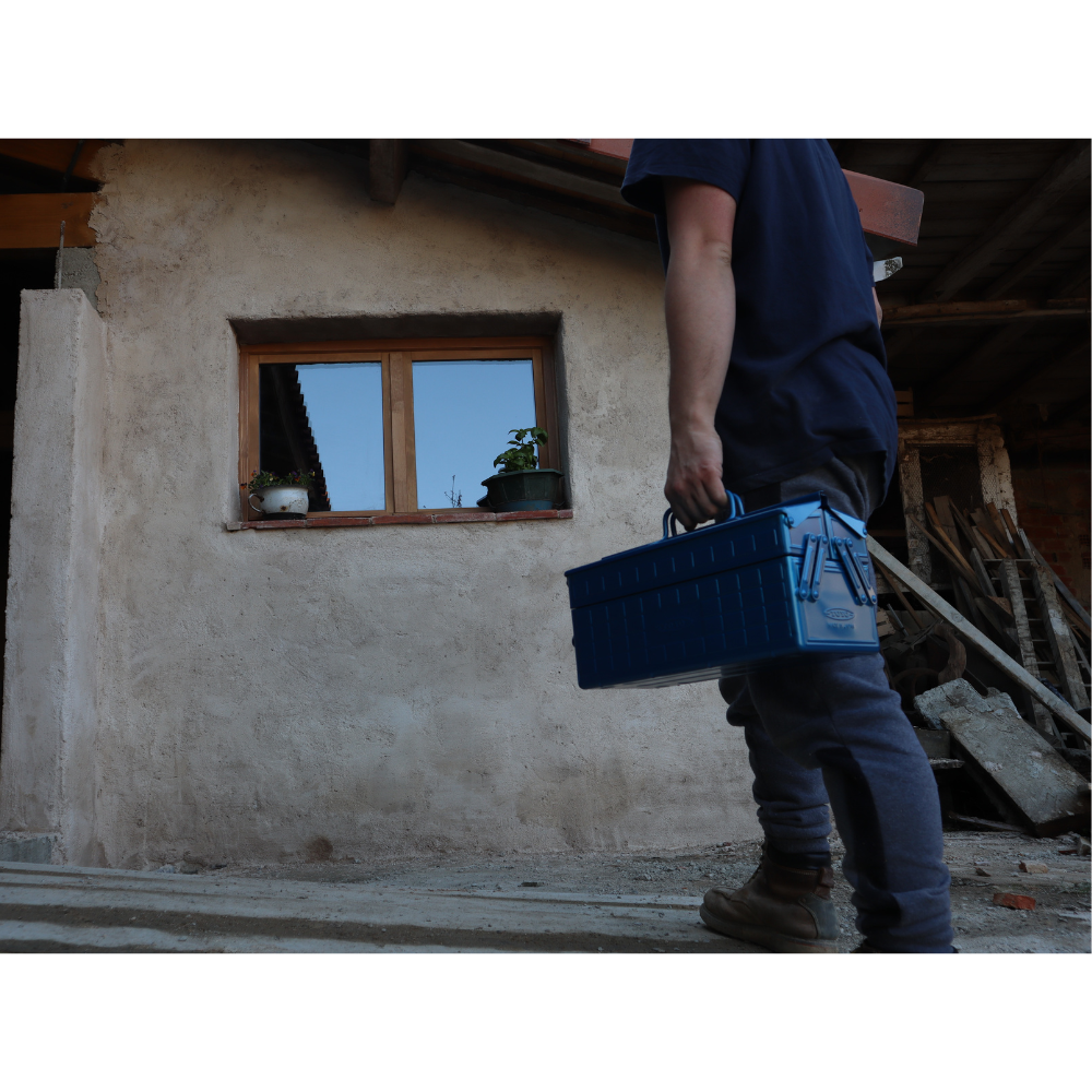 Toyo Steel ST-350 Two-Level Cantilever Toolbox – Blue in use