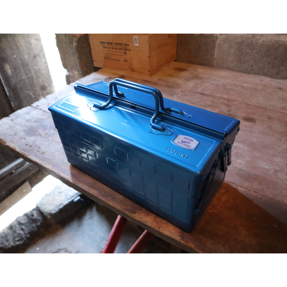 Toyo Steel ST-350 Two-Level Cantilever Toolbox – Blue in use