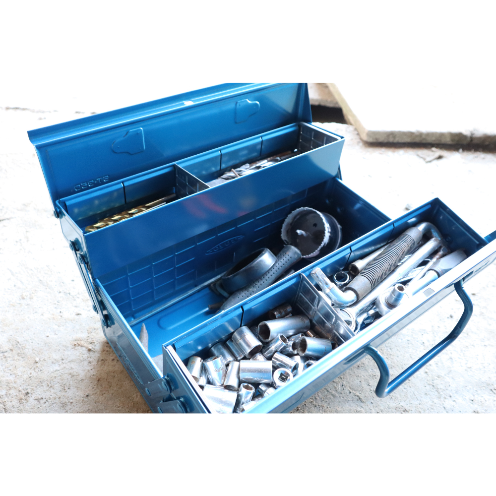 Toyo Steel ST-350 Two-Level Cantilever Toolbox – Blue in use
