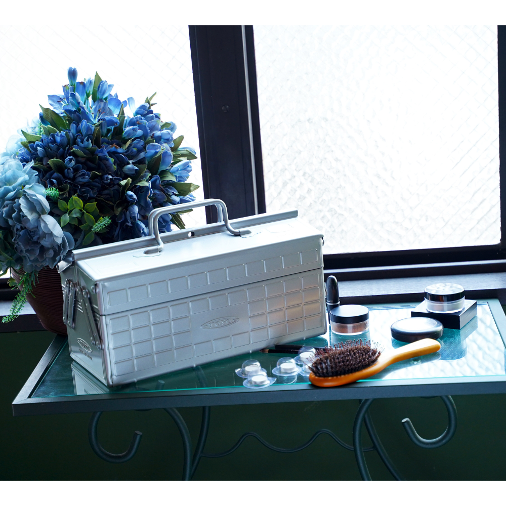 Toyo Steel ST-350 Two-Level Cantilever Toolbox – Silver in use