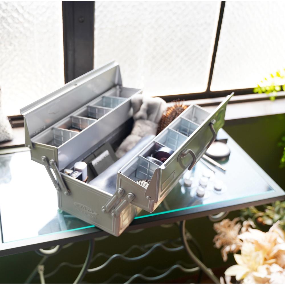 Toyo Steel ST-350 Two-Level Cantilever Toolbox – Silver in use