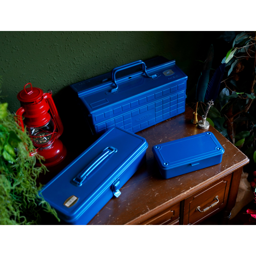 Toyo Steel ST-350 Two-Level Cantilever Toolbox – Blue in use