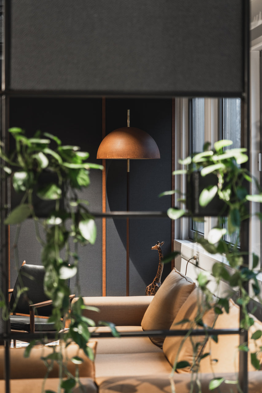 Mammalampa The Queen – floor lamp at Rebel, Oslo (Lindbak)