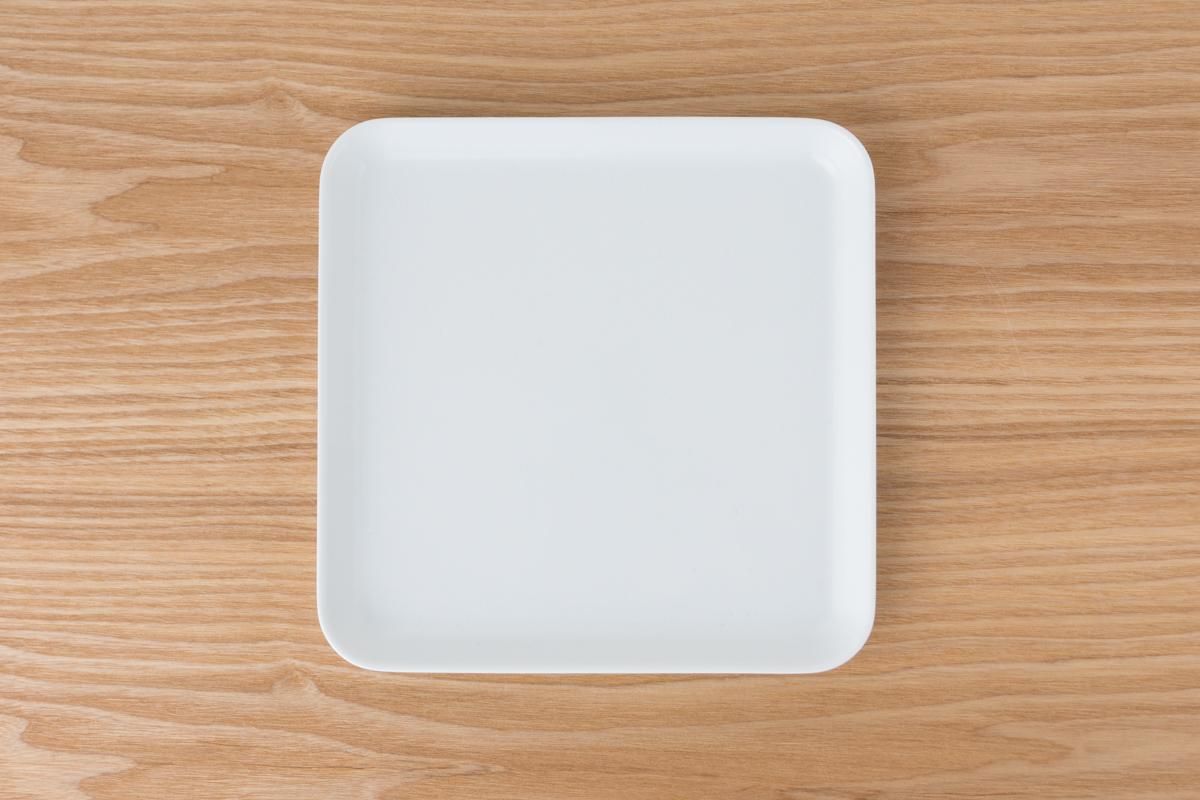 Kihara Sitaku Hinoki Cutting Board with Porcelain Plate – square porcelain plate on its own