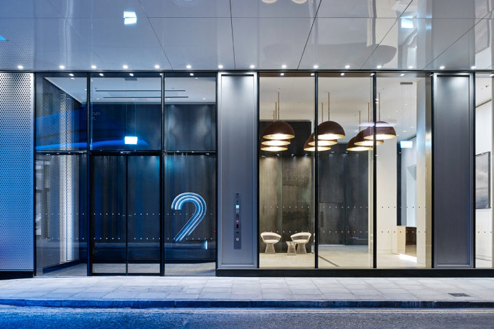 Mammalampa The Queen – 90 cm pendant at the Stephen Street offices, London, second view