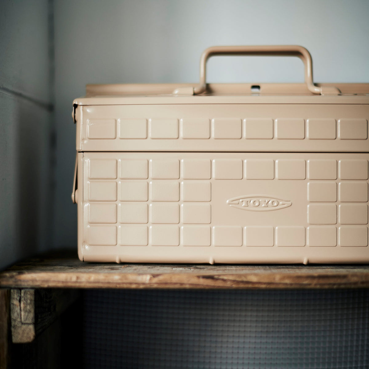 Toyo Steel ST-350 Two-Level Cantilever Toolbox – Beige in use