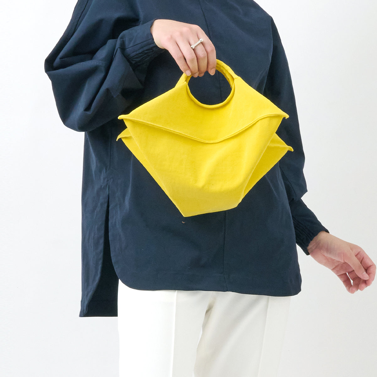 Mate Mono Horn Bag – knit clutch, photo 6