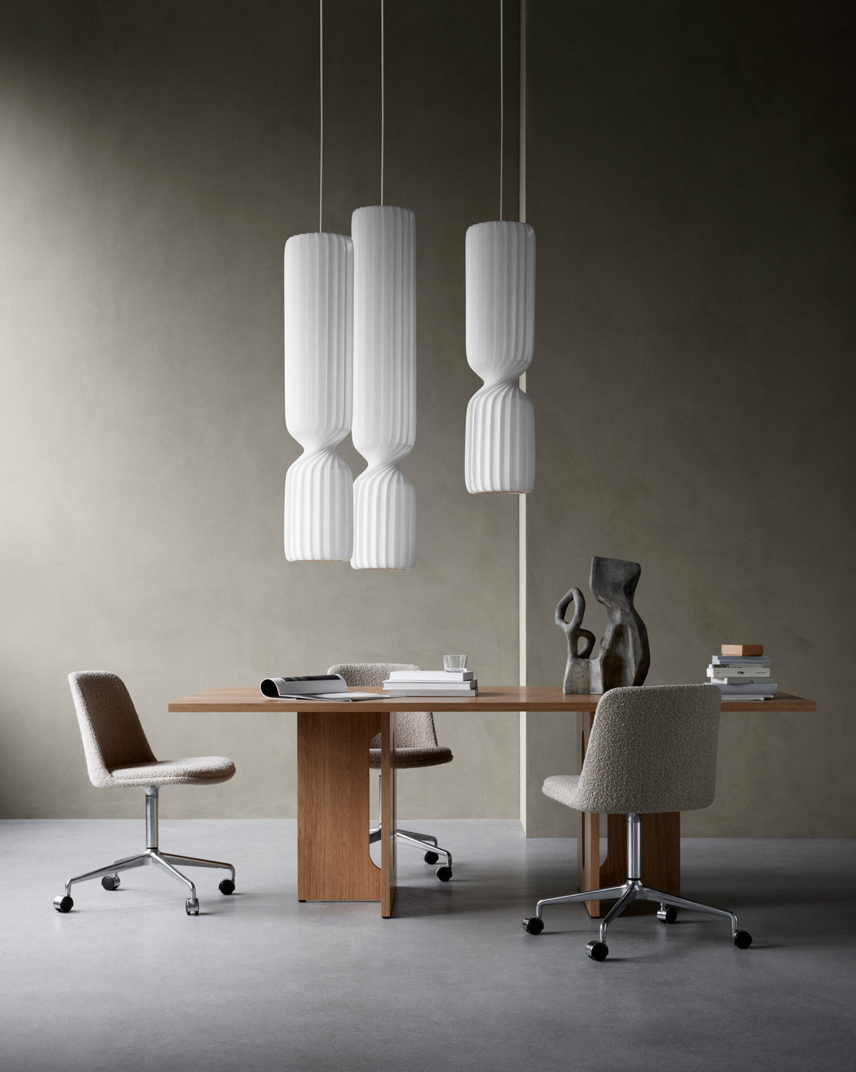 Tom Rossau TR41 pendant light – switched off, studio