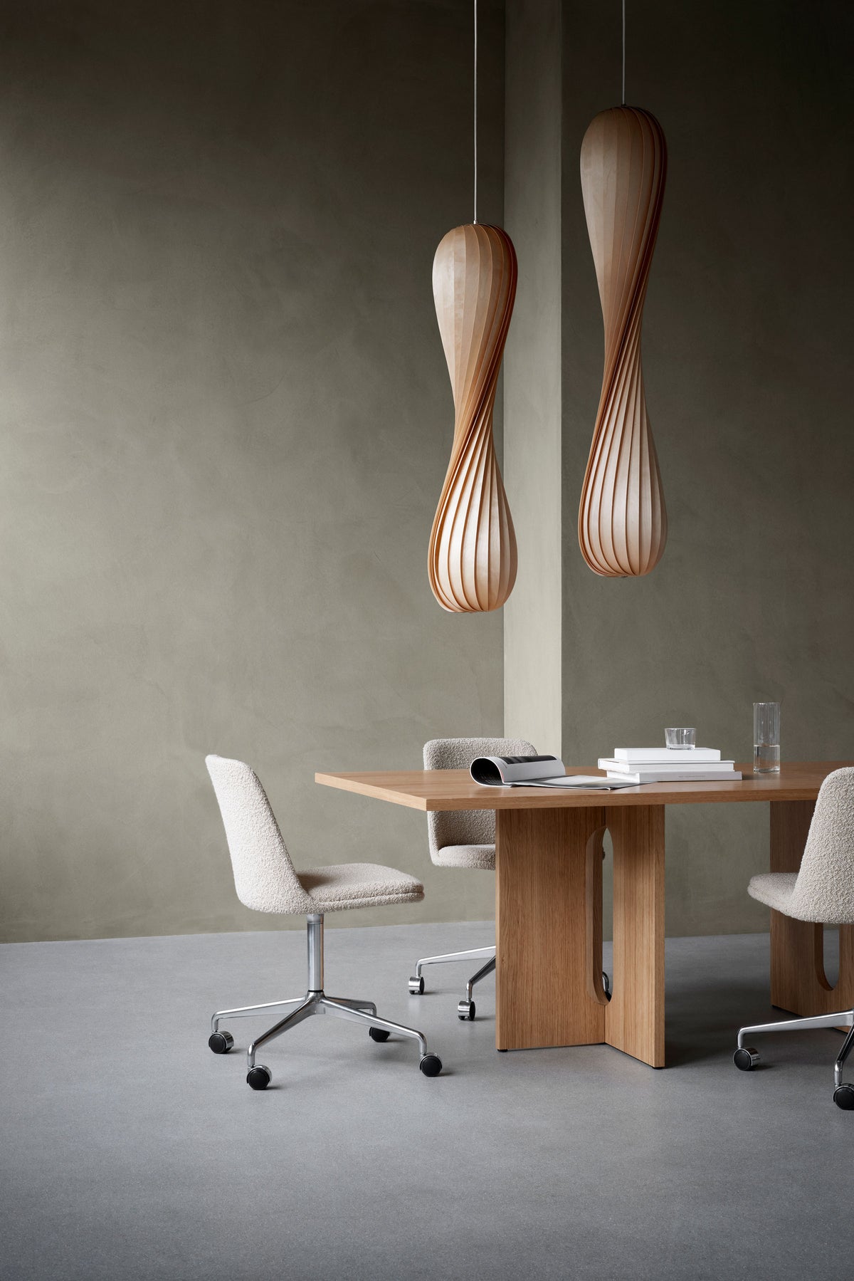 Tom Rossau TR7 pendant light – a group at different heights, unlit