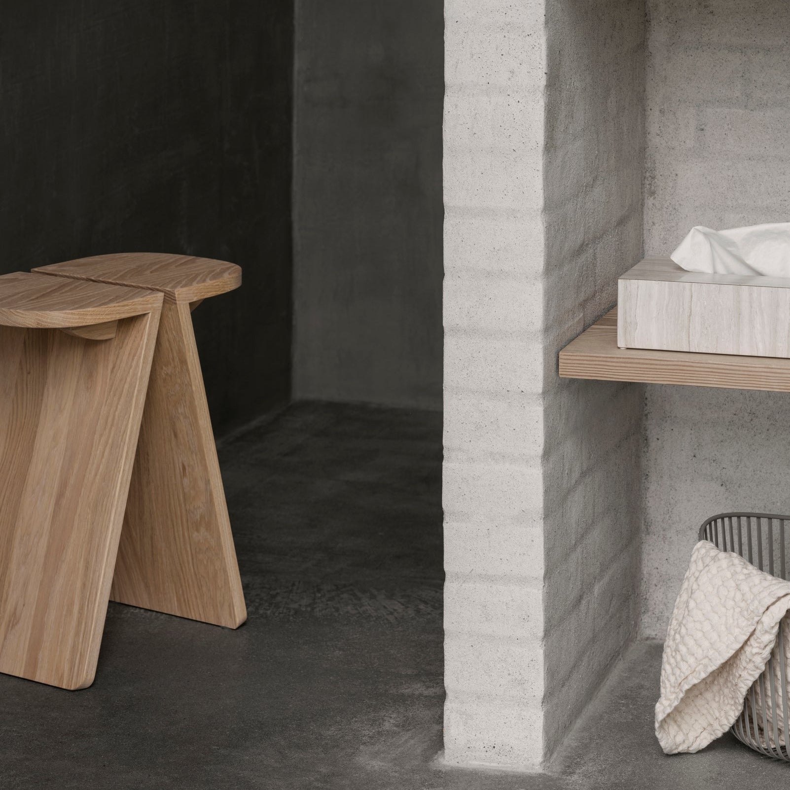 Avio Oak Stool Blomus 66694