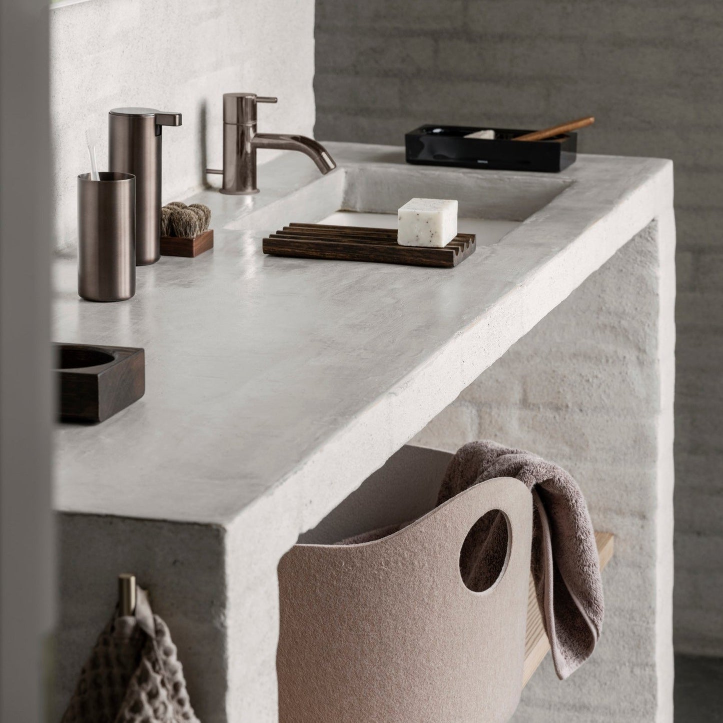 blomus Modo Bathroom Tumbler Metallic Finish Brass