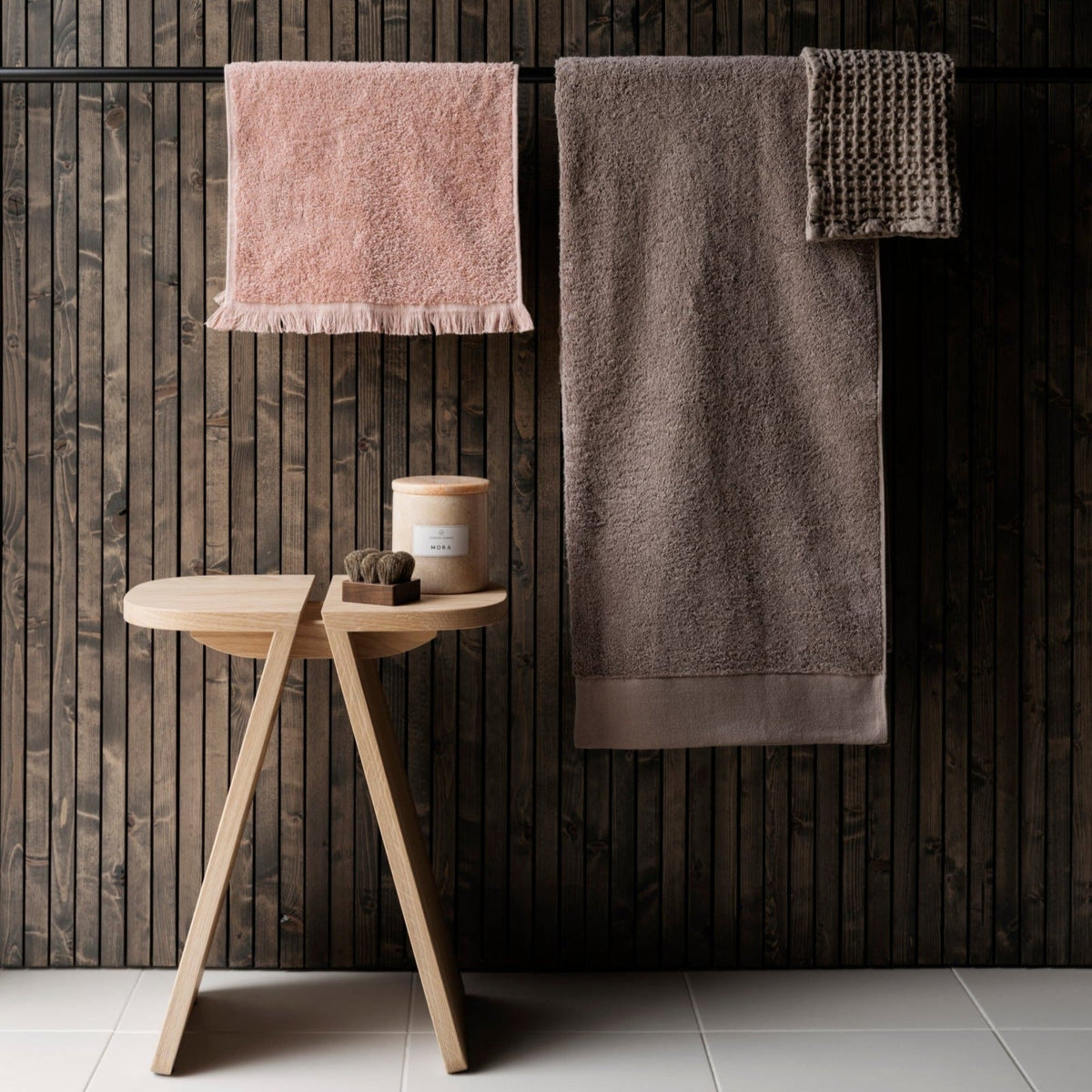 blomus FRINO Fringed Organic Cotton Hand Towel XL – FRINO XL hand towel in a styled setting (1)