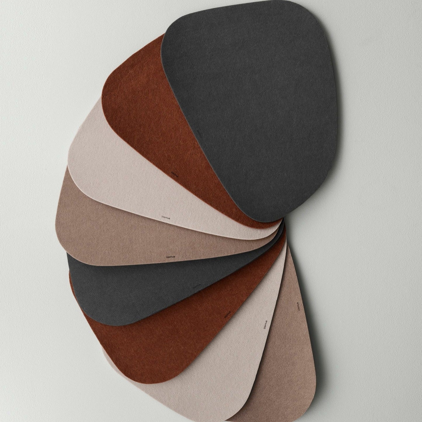 blomus Lagona Felt Placemat Magnet Charcoal