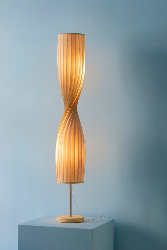Tom Rossau TR44 floor lamp – lit in the showroom, close view
