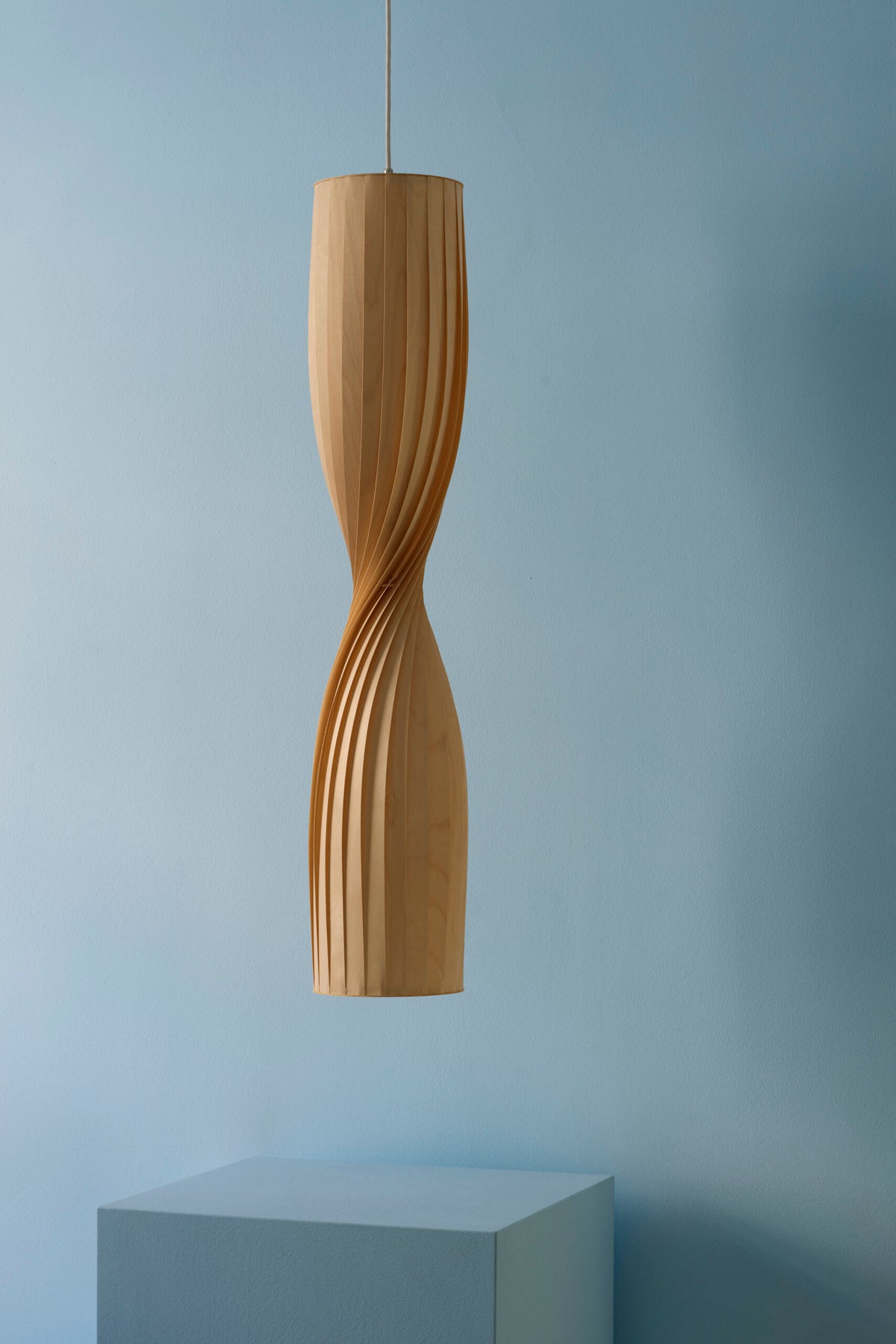 Tom Rossau TR44 pendant light – switched off, another view