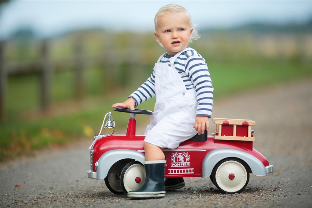 Baghera Speedster fire engine metal ride-on in red with ladders and hose – view 11