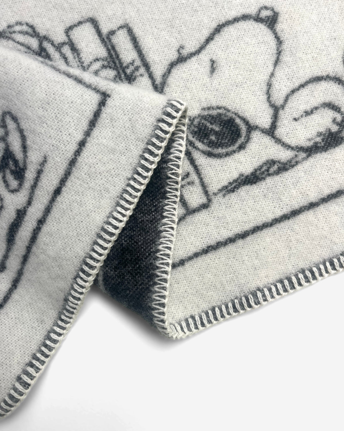 Maison Deux Peanuts Comic ZZZ Wool Blanket in Black/White – detail 3