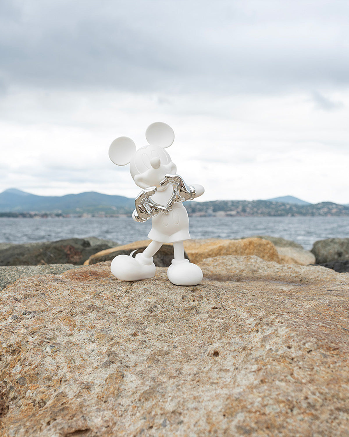 Leblon Delienne Mickey With Love by Kelly Hoppen sculpture in White & Silver, 12 inch – view 5