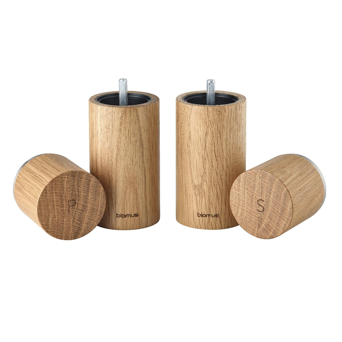 blomus PEPE Oak Salt & Pepper Mill Set, Ceramic Grinders – PEPE oak mills in a styled setting (2)