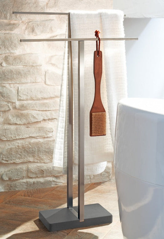 blomus MENOTO Freestanding Towel Rack, PolyStone Base – MENOTO towel rack in a styled bathroom (1)