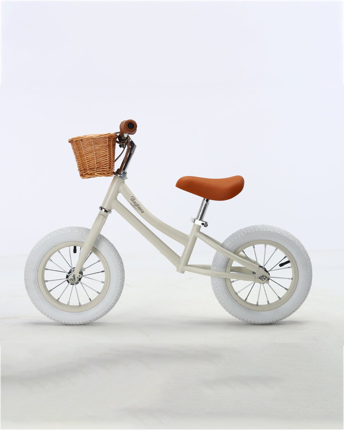 Baghera retro balance bike in ivory white with helmet – view 4