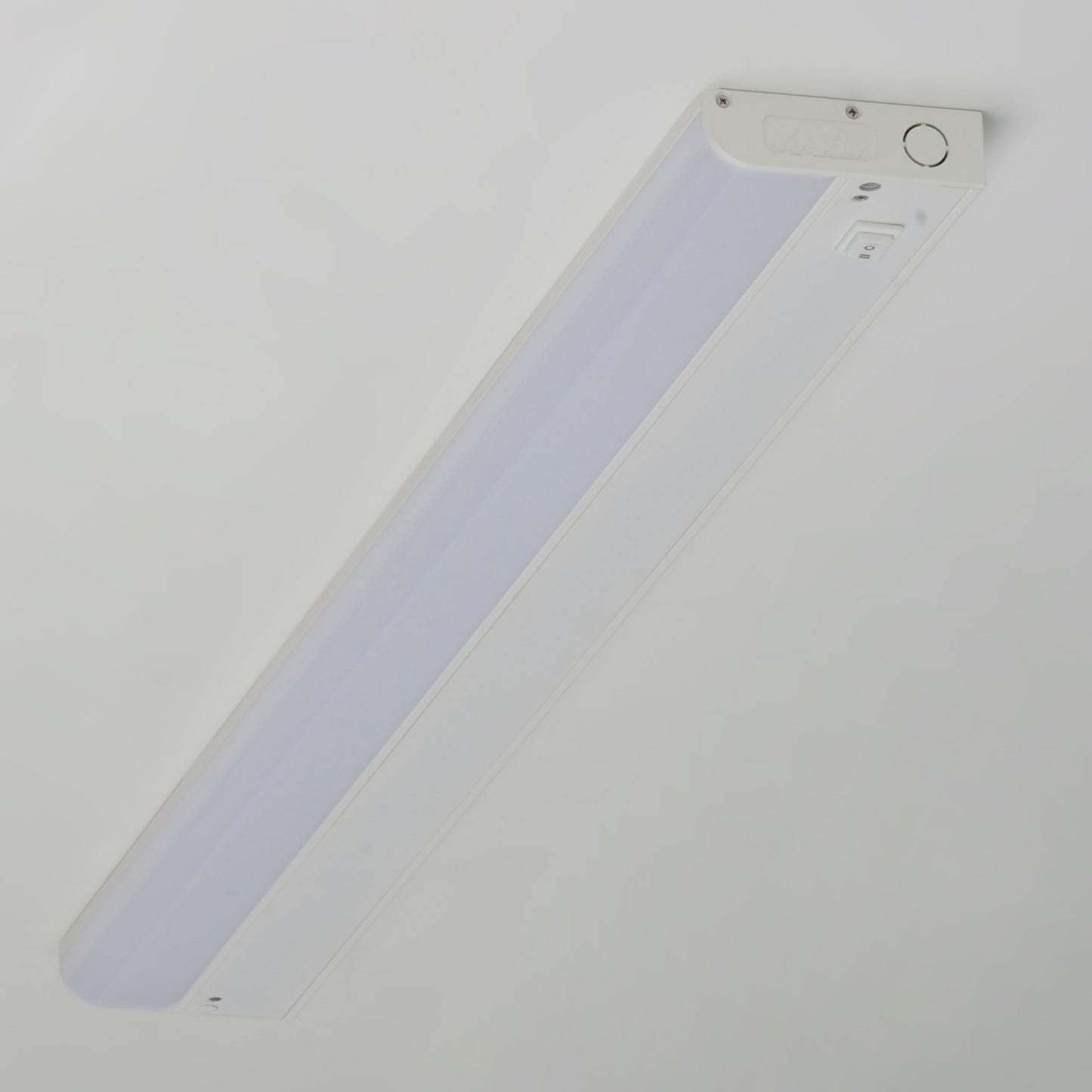 CounterMax 1K 30" LED Under Cabinet 3000K White by Maxim Lighting