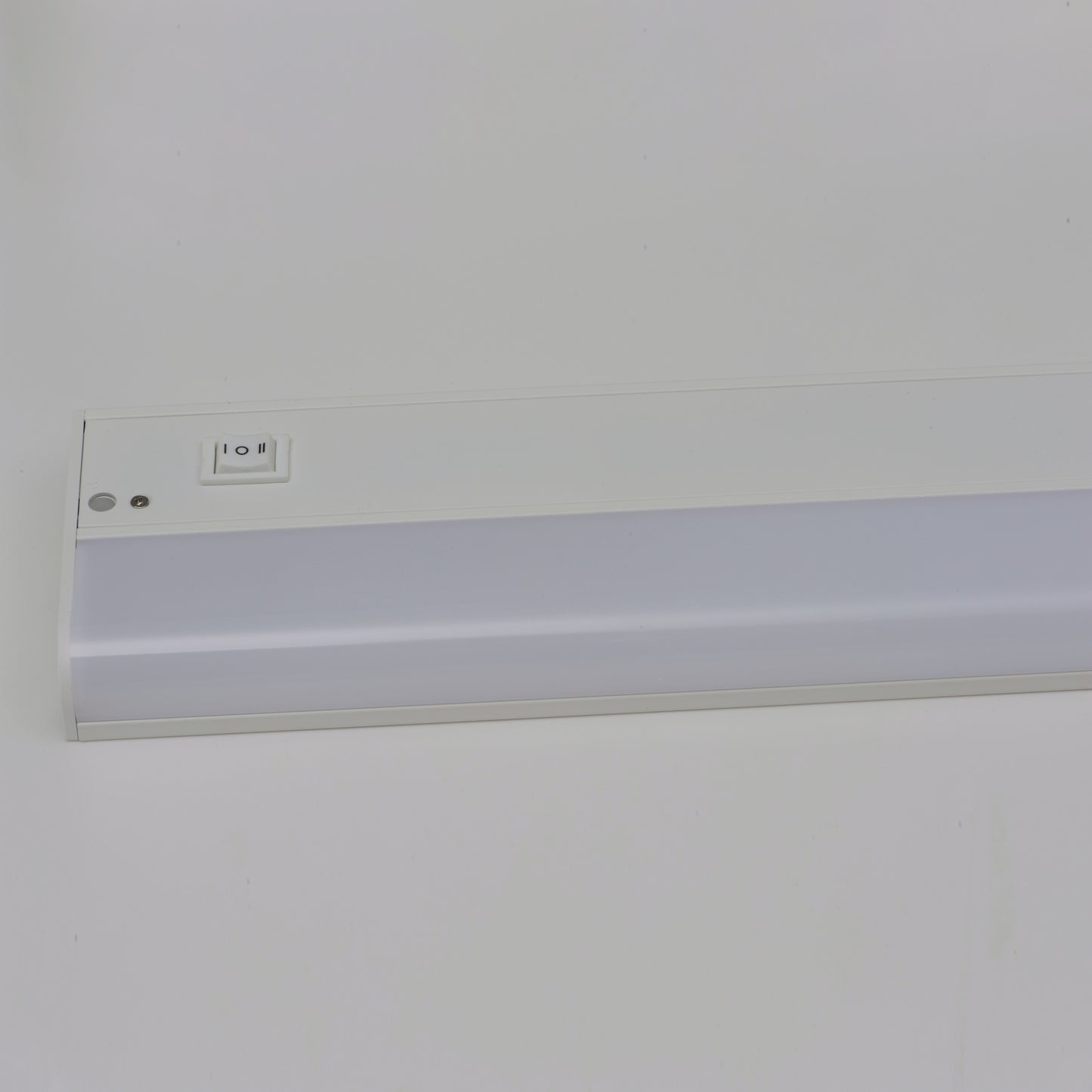 CounterMax 1K 36" LED Under Cabinet 3000K White by Maxim Lighting