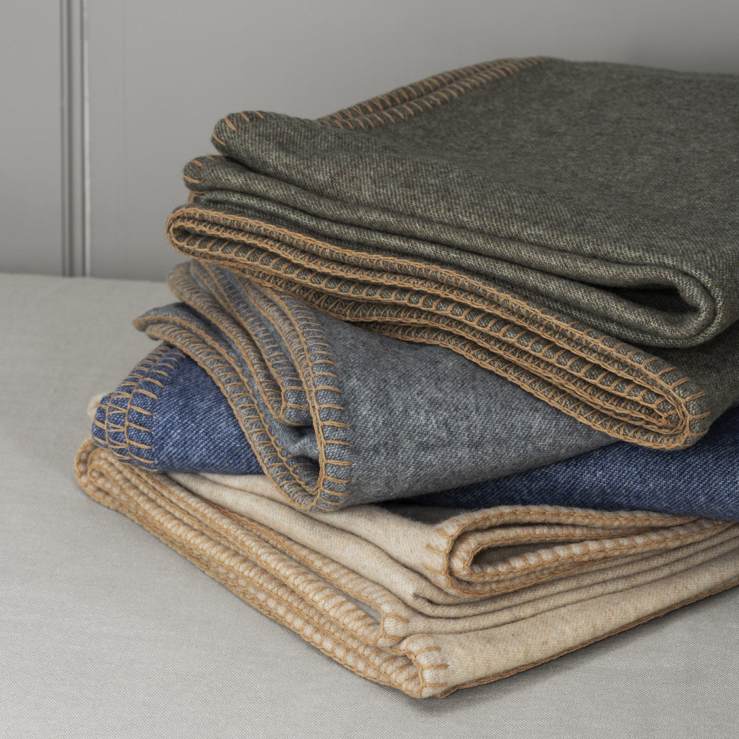 Ahwi Two Tone Wool Throw Blomus 67114