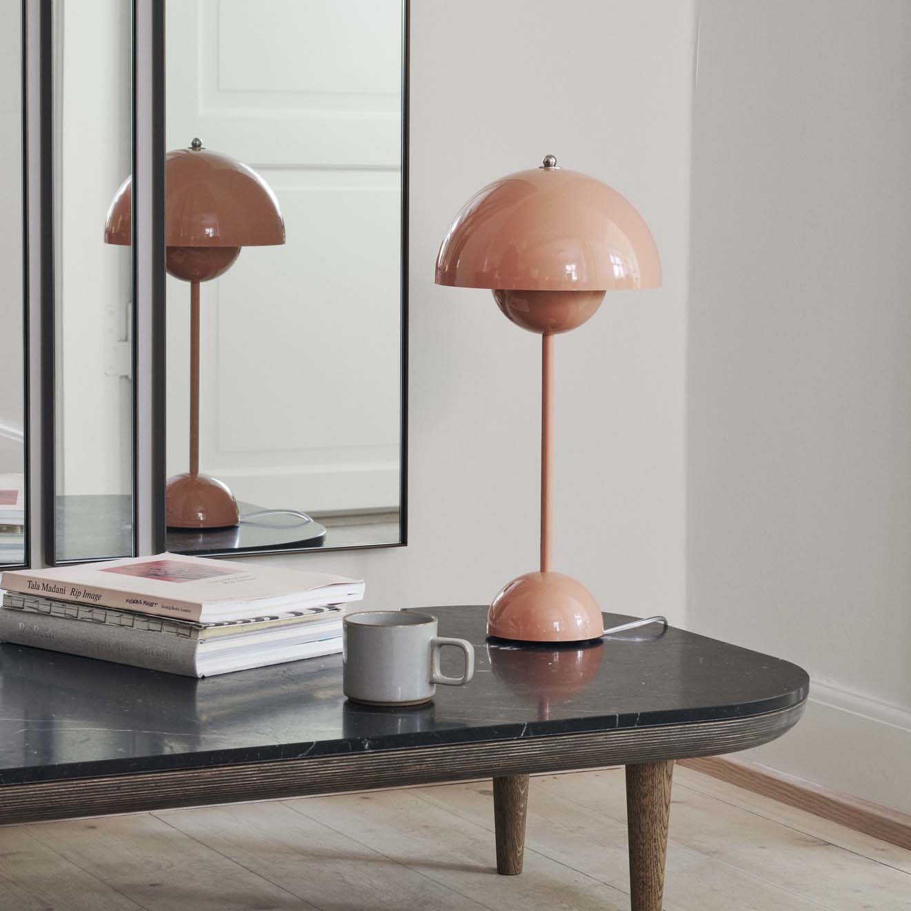 Flowerpot Table Lamp Vp3 by &tradition
