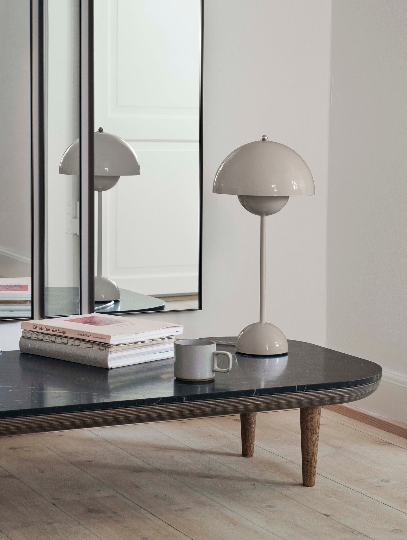 Flowerpot Table Lamp Vp3 by &tradition