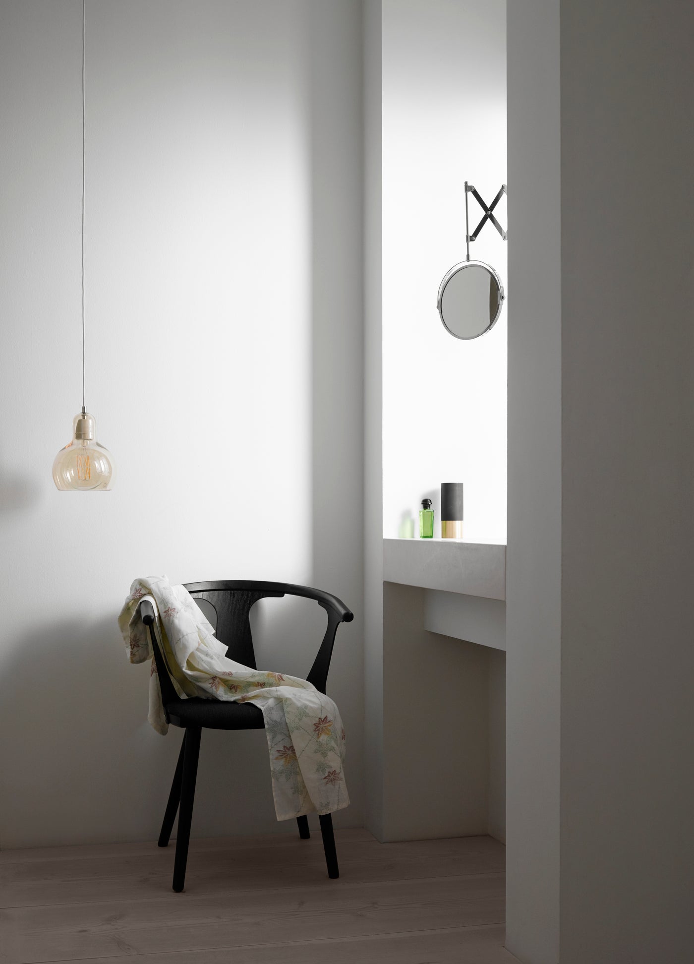 Mega Bulb Sr2 Pendant Light Gold Lustre by &tradition