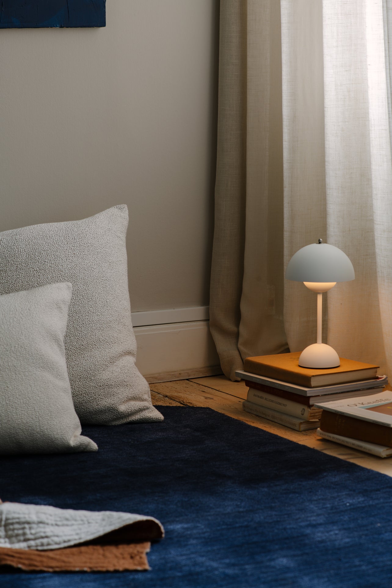 Flowerpot Portable Table Lamp Vp9 by &tradition
