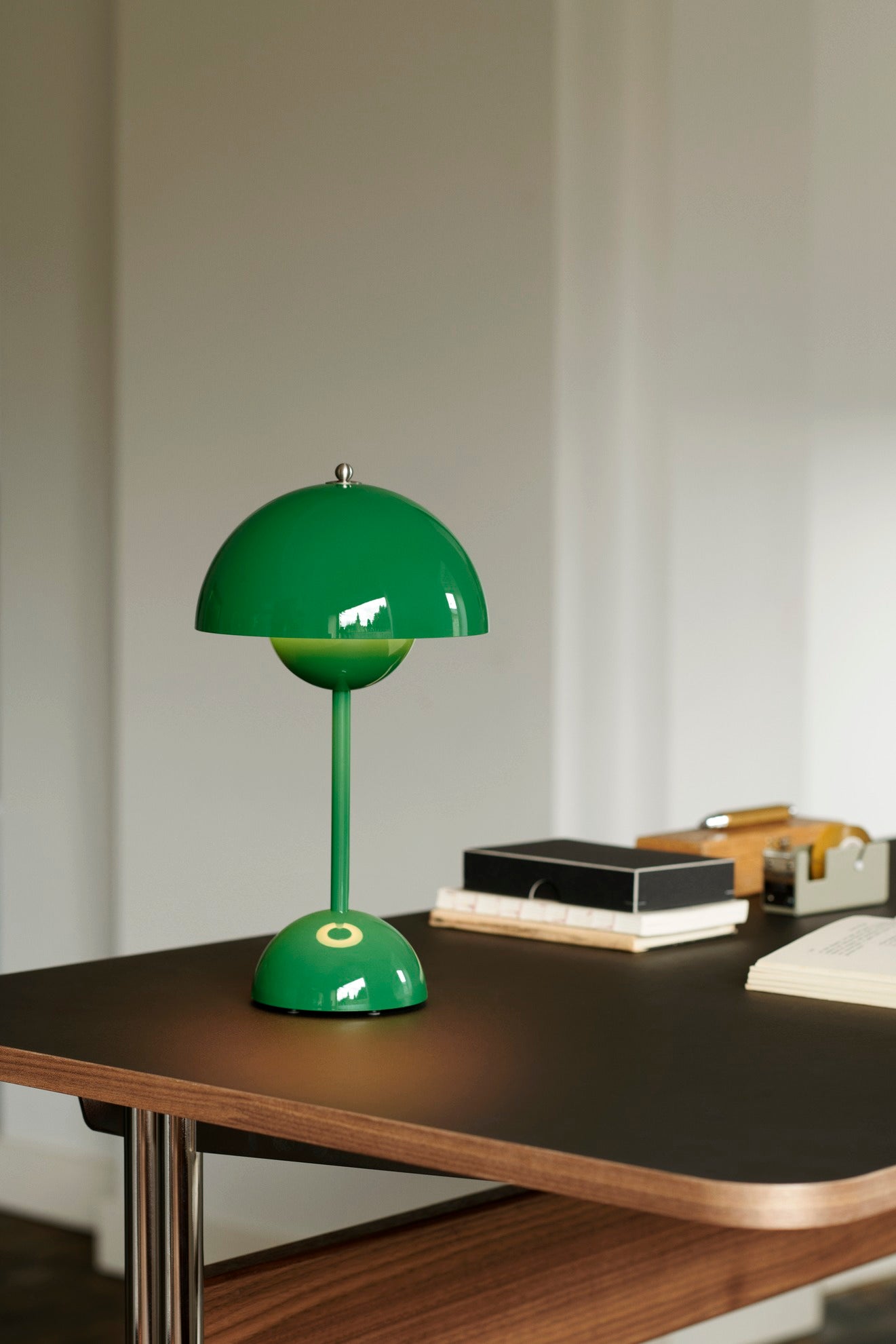 Flowerpot Portable Table Lamp Vp9 by &tradition
