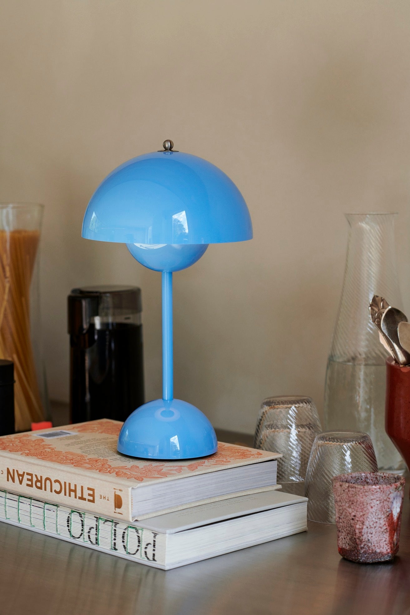 Flowerpot Portable Table Lamp Vp9 by &tradition
