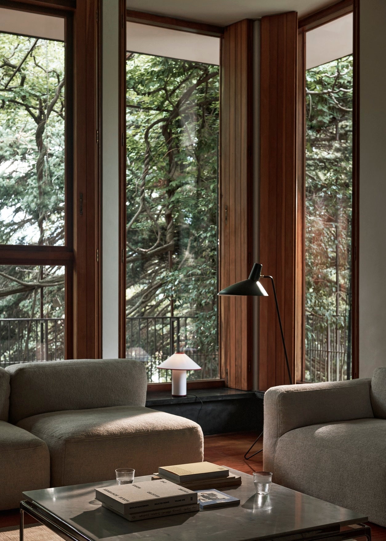 Tripod Hm8 Floor Lamp by &tradition