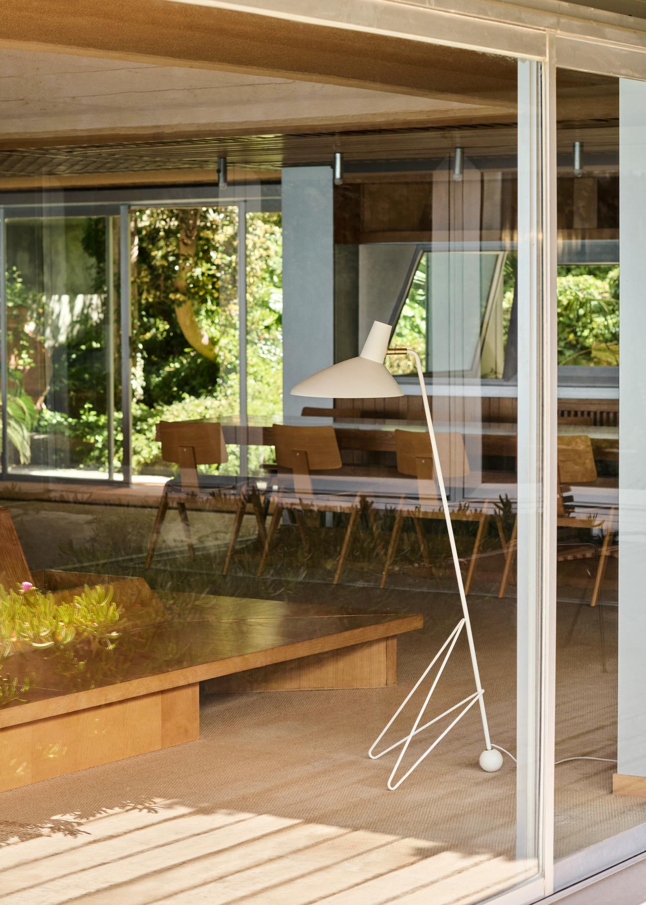 Tripod Hm8 Floor Lamp by &tradition